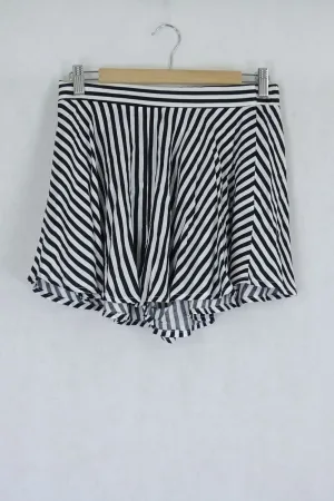 All About Eve Black And White Striped Shorts 10